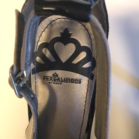 Fergalicious tan and black patent heels, sz 7 .5 - Picture 4 of 9